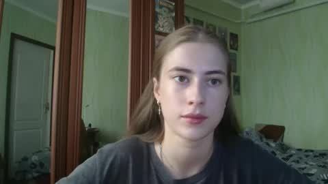 Emelie online show from October 2025 10:46:02 AM