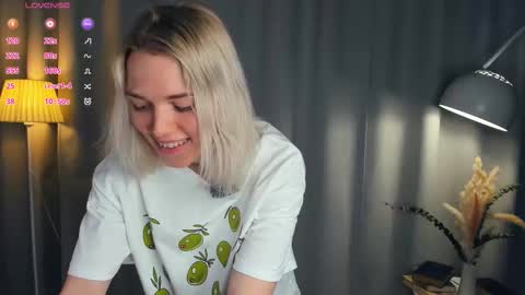 Snapshot of myviolet_rush chatting on March 2026 07:28:01 PM Olivia or just olive online show from March 2026 07:28:01 PM