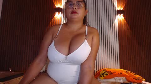 Snapshot of nadiawhite_ chatting on May 2026 09:36:01 AM Nadia online show from May 2026 09:36:01 AM