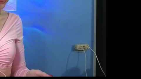 nadinna999 online show from December 2025 01:47:01 AM