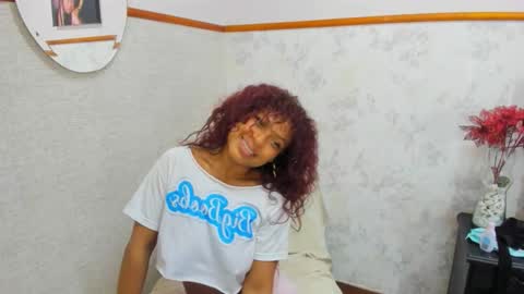 Nahomy online show from November 2025 06:08:01 PM