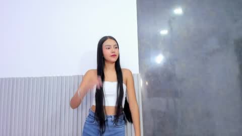 nahomy_park online show from April 2026 11:49:01 AM