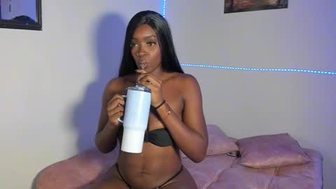 Nahomy  online show from March 2026 10:38:01 PM