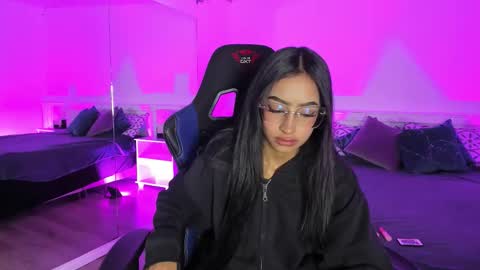 Nahomy  online show from January 2026 11:34:01 AM