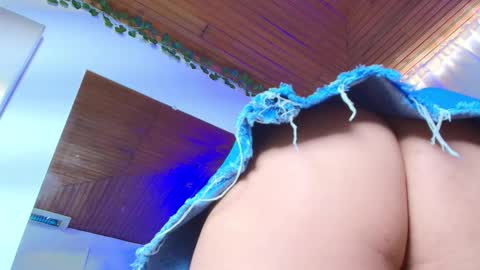 Naia x online show from November 2025 07:37:01 PM