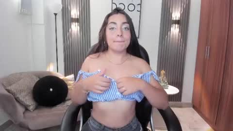Snapshot of naiah_blue chatting on June 2026 07:13:02 PM naiah_blue online show from June 2026 07:13:02 PM