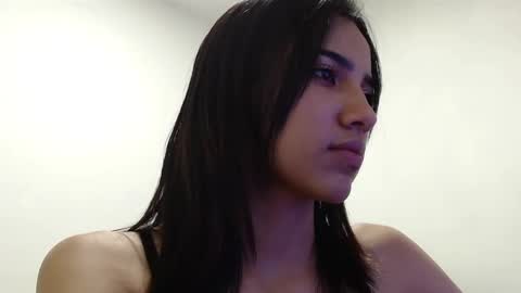 naiakit18 online show from January 2025 01:37:02 AM