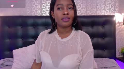 naiaramasson_ online show from December 2025 12:11:02 PM