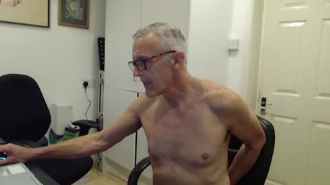 nakedcarpenteruk online show from June 2026 04:23:01 PM