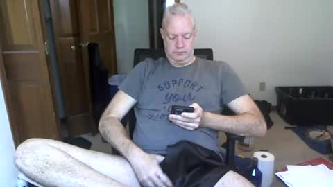 Snapshot of nakedilmale chatting on June 2026 09:45:01 PM Tip 100 for my full real name online show from June 2026 09:45:01 PM