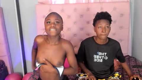 Snapshot of nalaandzuri chatting on October 2025 01:11:01 PM nalaandzuri ebony lesbian blackgirls online show from October 2025 01:11:01 PM