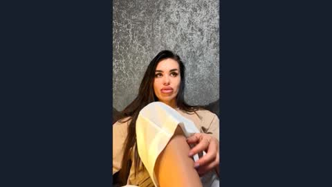 Lady online show from April 2026 06:03:02 PM