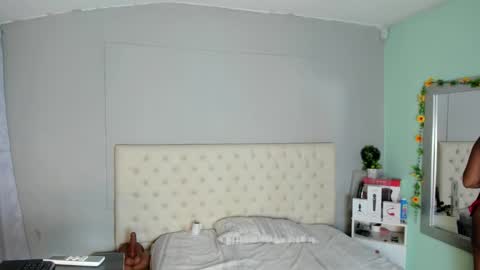 nami_sam online show from September 2025 01:38:01 PM