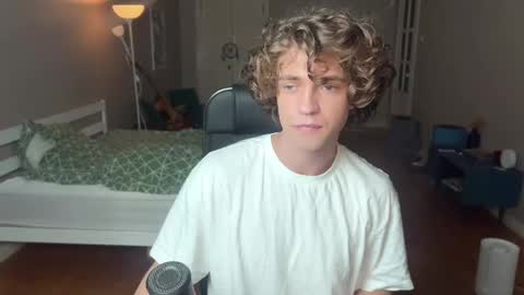 Snapshot of namiraaxel chatting on February 2025 03:15:02 PM Georges online show from February 2025 03:15:02 PM