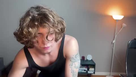 Snapshot of namiraaxel chatting on March 2025 08:33:02 PM Georges online show from March 2025 08:33:02 PM