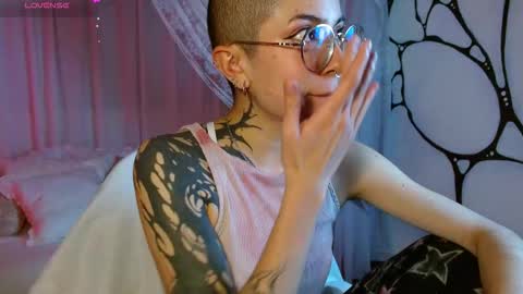 Alma  Maria online show from December 2025 06:47:01 PM