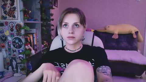 Snapshot of nanitamoore chatting on June 2026 05:19:01 PM Monday-Friday 12-4 AM and 6-9 AM New York time online show from June 2026 05:19:01 PM