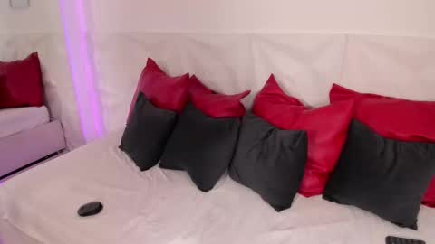 Naomi Amoretti online show from March 2026 04:47:01 PM