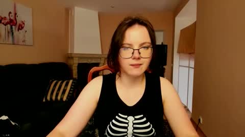 Snapshot of naomi_di chatting on June 2026 05:10:01 AM naomi_di online show from June 2026 05:10:01 AM