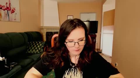 Snapshot of naomi_di chatting on June 2026 06:14:02 AM naomi_di online show from June 2026 06:14:02 AM