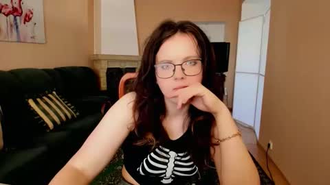 Snapshot of naomi_di chatting on June 2026 06:25:01 AM naomi_di online show from June 2026 06:25:01 AM