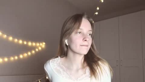 Snapshot of naomi_oops chatting on May 2026 07:22:02 PM Naomi online show from May 2026 07:22:02 PM
