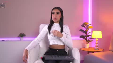 Snapshot of naomi_silk chatting on July 2026 12:29:02 PM naomi_silk online show from July 2026 12:29:02 PM