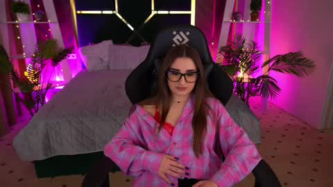 naomibaae online show from November 2025 02:50:02 PM