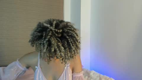 naomidawson online show from January 2026 01:31:02 AM