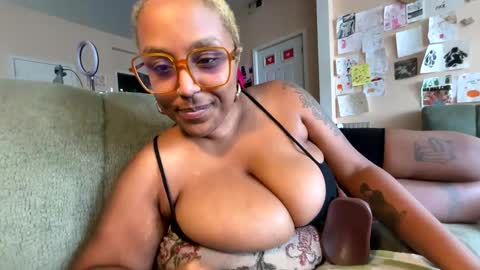 Snapshot of naomigiirl6 chatting on February 2025 06:34:02 PM Naomigiirl6 online show from February 2025 06:34:02 PM