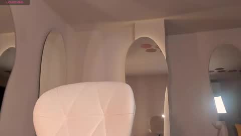 Naomi online show from September 2025 01:03:01 PM