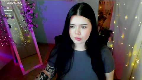 Snapshot of naomivibes chatting on May 2026 06:30:01 AM Naomi online show from May 2026 06:30:01 AM