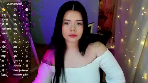 Snapshot of naomivibes chatting on June 2026 06:29:02 AM Naomi online show from June 2026 06:29:02 AM