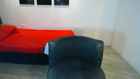 naomiwildburn online show from September 2025 02:28:01 PM