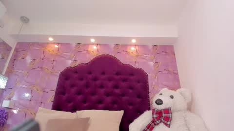 Naomy online show from November 2025 11:53:02 AM