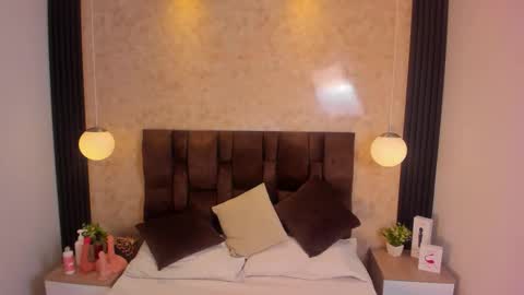 Naomy Smith online show from November 2025 07:07:02 PM