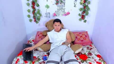 nataliaandjulliam online show from November 2025 03:12:02 AM