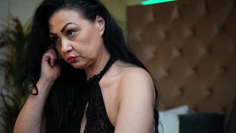 Snapshot of nataliareina chatting on December 2024 06:14:01 PM Natalia online show from December 2024 06:14:01 PM