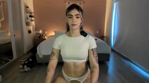 anatalybee online show from April 2026 10:01:01 PM