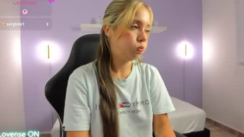 Snapshot of nataly_rodri chatting on June 2026 02:36:02 AM Nataly online show from June 2026 02:36:02 AM