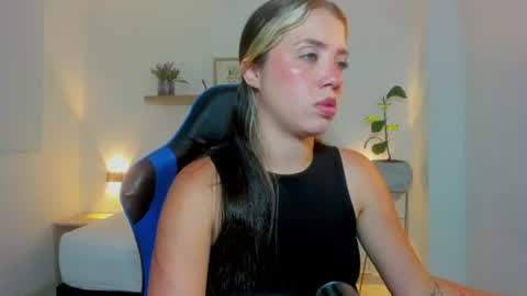 Snapshot of nataly_rodri chatting on July 2026 07:05:01 PM Nataly online show from July 2026 07:05:01 PM