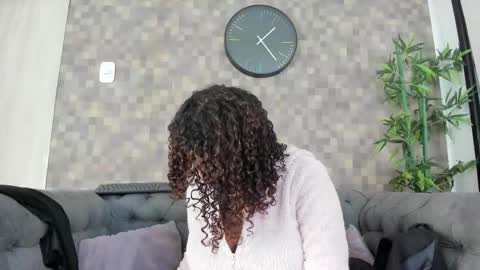 Naty online show from November 2025 07:30:02 PM