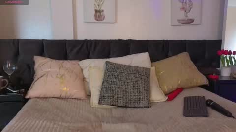  Natasha Kinski  online show from September 2025 07:48:01 PM