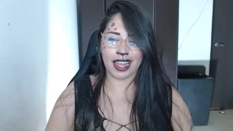 Natasha Smithe  online show from October 2025 01:50:01 AM