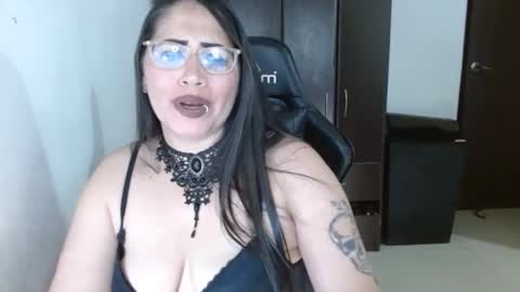 Natasha Smithe  online show from November 2025 01:50:02 AM