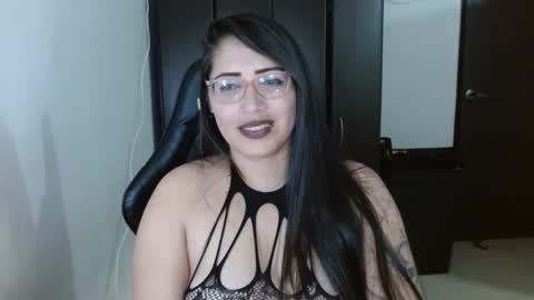 Natasha Smithe  online show from November 2025 01:30:01 AM