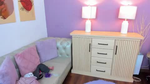 nathalie rossel online show from April 2026 07:04:02 PM