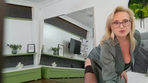 Nathalie online show from April 2026 12:25:02 AM