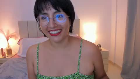 Nathalie online show from June 2026 10:00:02 PM