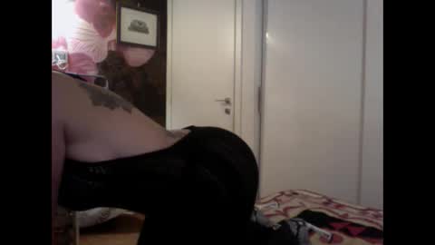 Snapshot of naturalbornsinfull chatting on February 2026 03:32:01 AM naturalbornsinfull online show from February 2026 03:32:01 AM